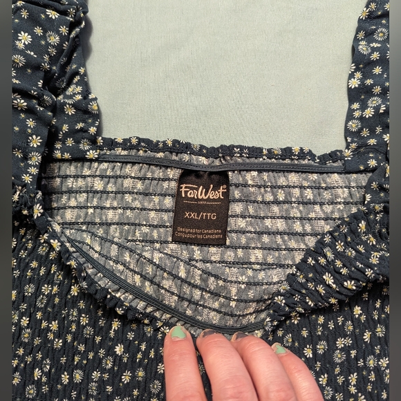 Floral, stretchy tank top - Picture 2 of 4